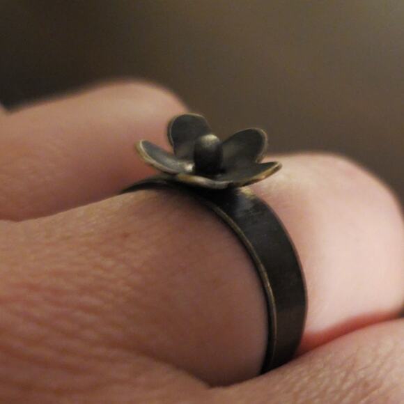 Handmade Argentium Silver Oxidized Flower Ring, size 8.25 - Picture 3 of 7